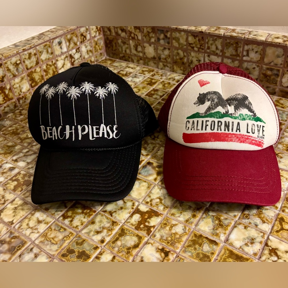 Two Surfer Beach Hats 🧢 🏄‍♀️ 🏖️